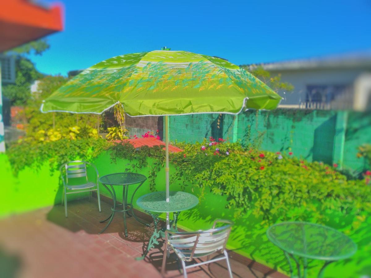 Hotel Oasis Сан Салвадор Екстериор снимка