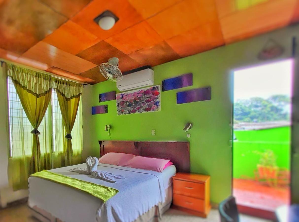 Hotel Oasis Сан Салвадор Екстериор снимка