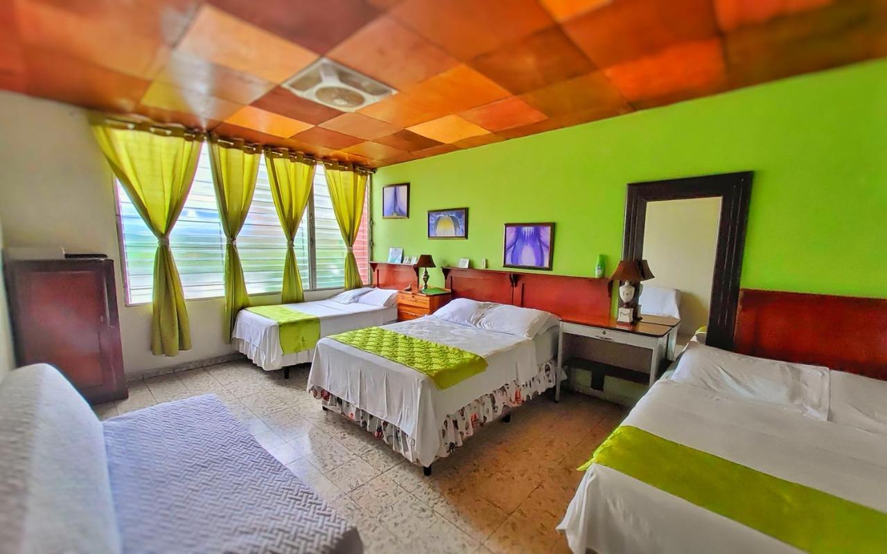 Hotel Oasis Сан Салвадор Екстериор снимка