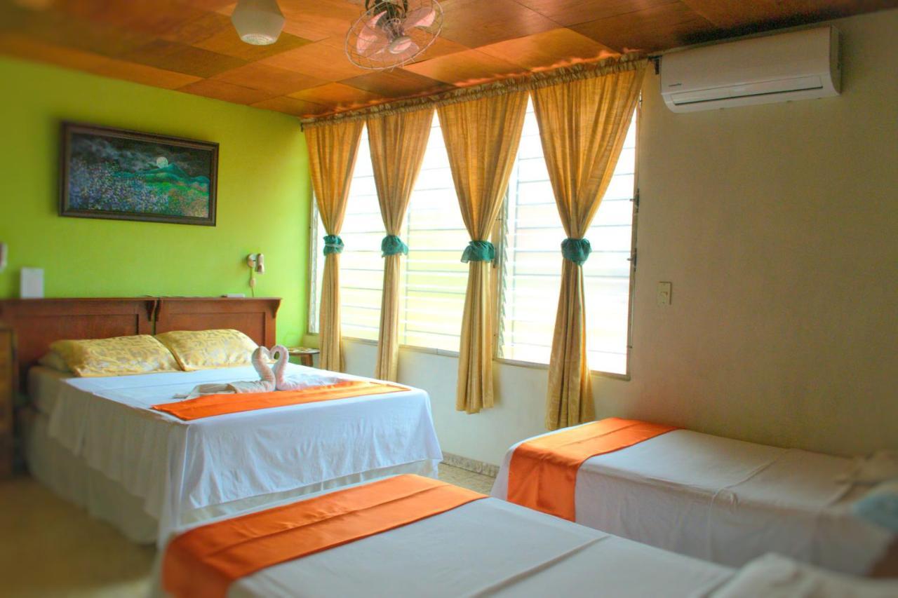 Hotel Oasis Сан Салвадор Екстериор снимка