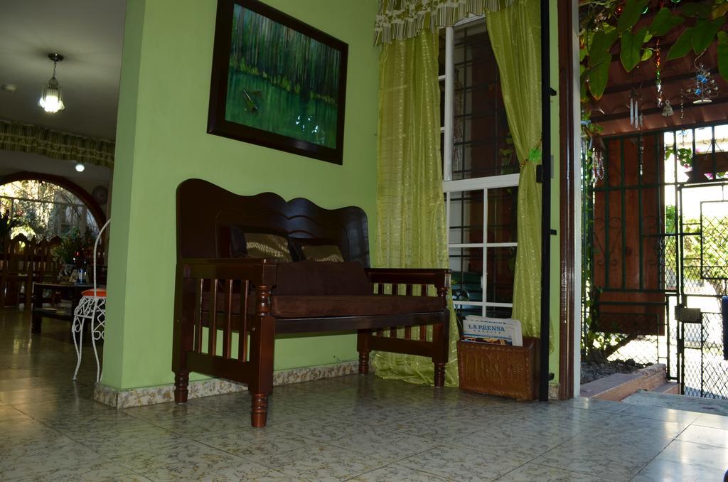 Hotel Oasis Сан Салвадор Екстериор снимка