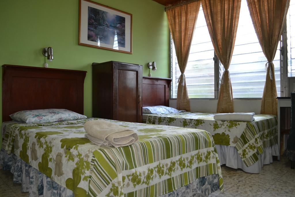 Hotel Oasis Сан Салвадор Стая снимка