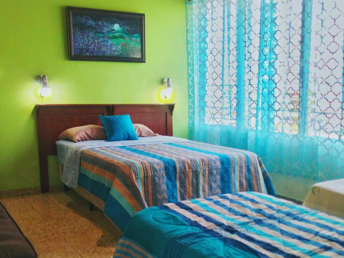 Hotel Oasis Сан Салвадор Екстериор снимка