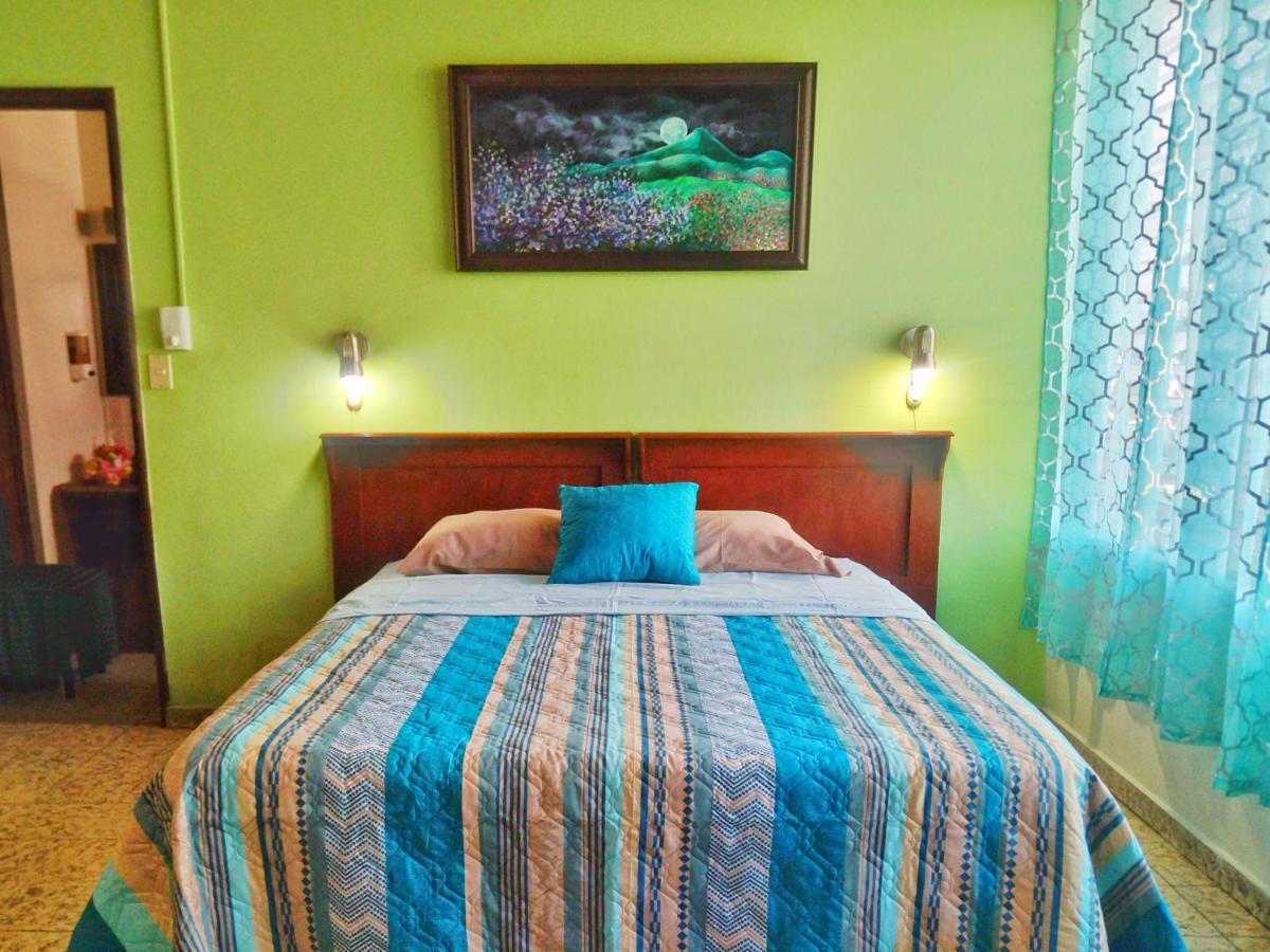 Hotel Oasis Сан Салвадор Екстериор снимка